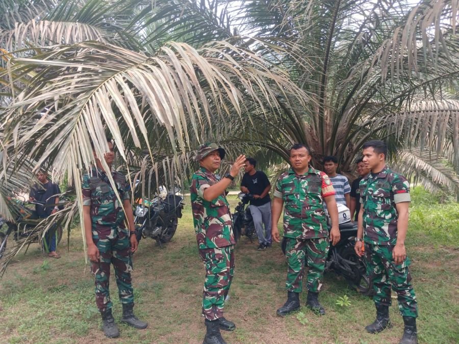 Babinsa Koramil 06/Cerenti Siaga Karhutla, Patroli dan Sosialisasi di Wilayah Binaan