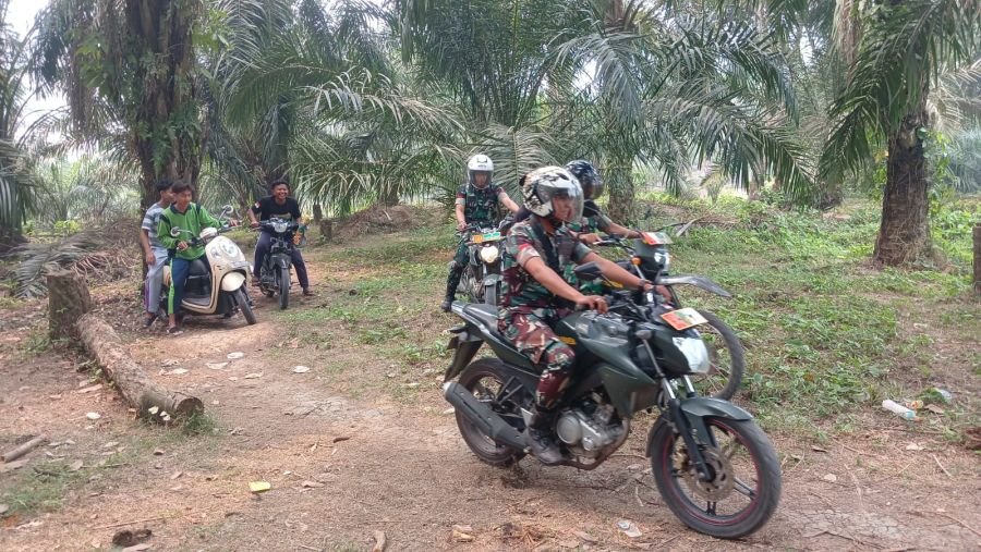 Babinsa Koramil 06/Cerenti Tanpa Lelah Patroli Karhutla di Wilayah Binaan