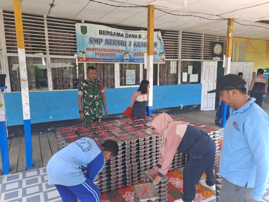 Babinsa Koramil 06/Kateman Dampingi Penyaluran Makan Sehat Bergizi bagi 5.020 Penerima Manfaat