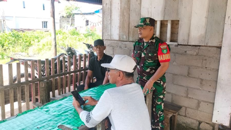 Babinsa Koramil 06/Kateman menghimbau masyarakat agar tetap menjaga lahan saat ni musim  kemarau