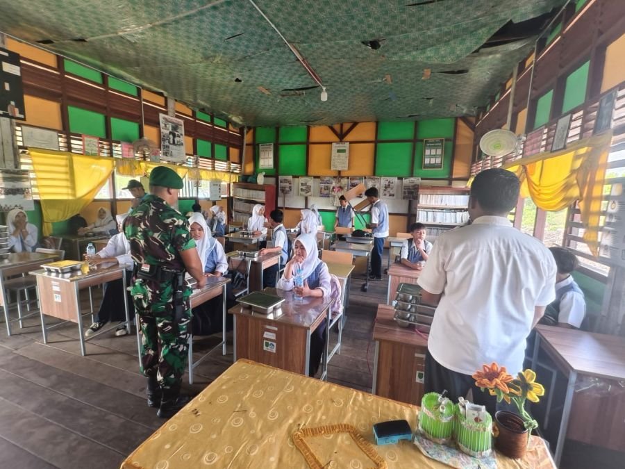 Babinsa Koramil 06/KTM KOPDA RAJA OLOAN SIHOTANG Melaksanakan kegiatan Pendampingan MBG