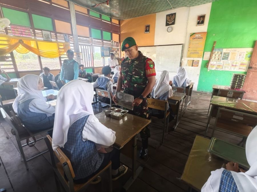 Babinsa Koramil 06/KTM KOPDA RAJA SIHOTANG Melaksanakan kegiatan pendampingan MBG