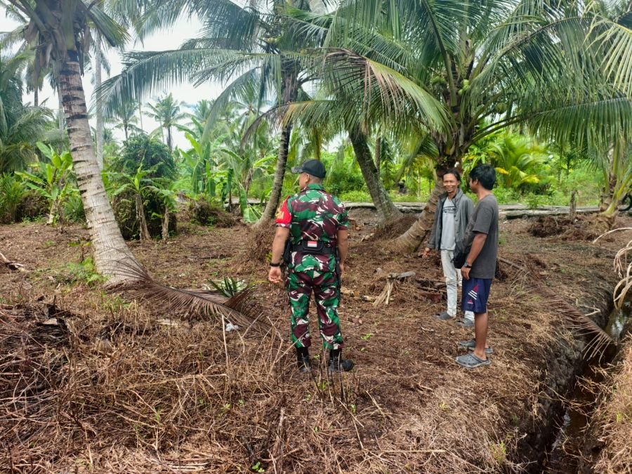 Babinsa Koramil 06/KTM Kopda Raja Sihotang melaksanakan kegiatan Patroli Tapal Batas