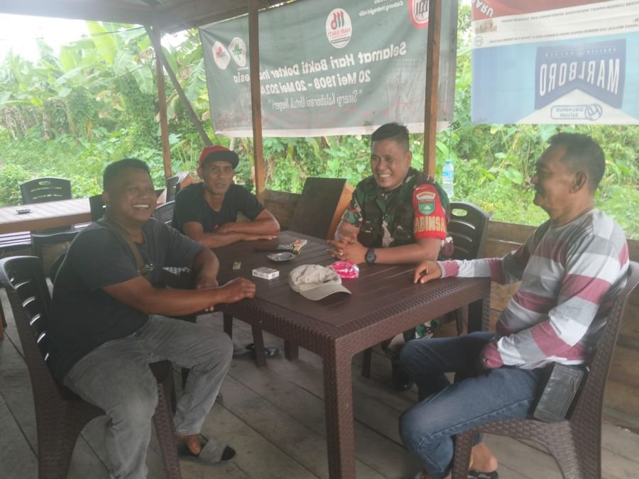 Babinsa Koramil 06/KTM, Kopda Raja Sihotang , melaksanakan kegiatan pengawasan SDM Komduk bersama wa
