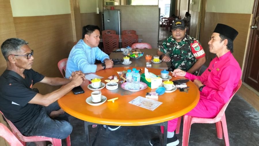 Babinsa Koramil 06/KTM melaksanakan komunikasi sosial bersama unsur pemerintahan kec.kateman