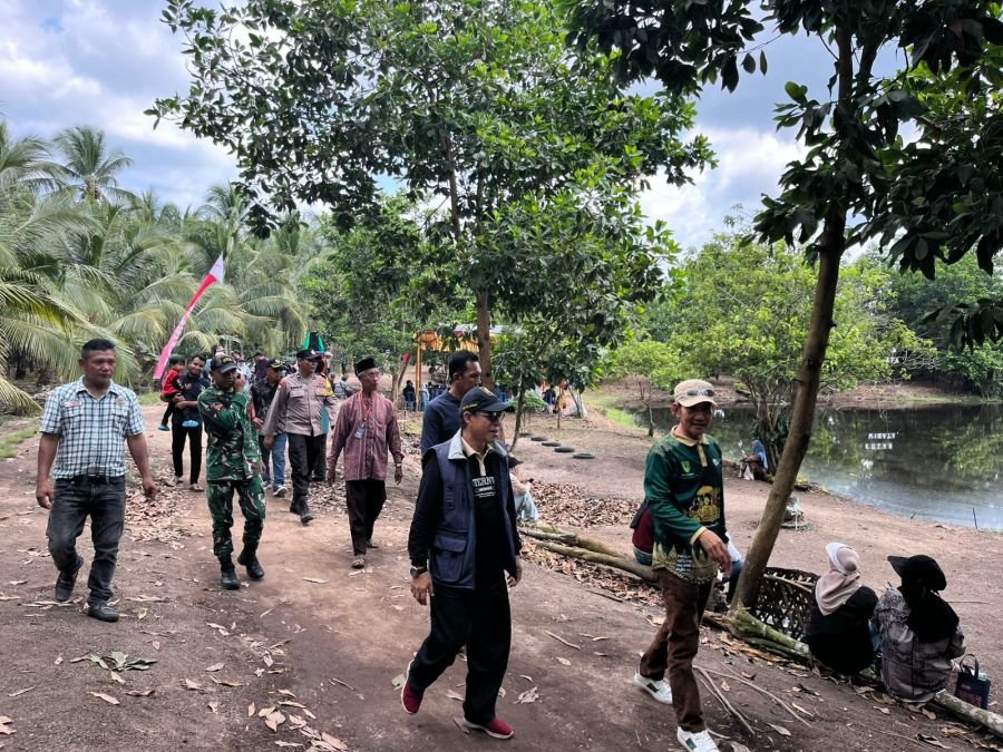Babinsa KTM Dampingi Kolam Wisata Rakyat, Dorong Ekonomi Warga