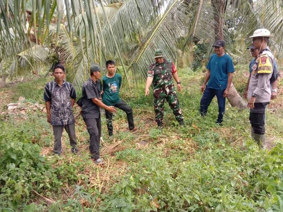 Babinsa Koramil 06/KTM Praka Riski amanda.BB Melaksanakan patroli Tapal batas