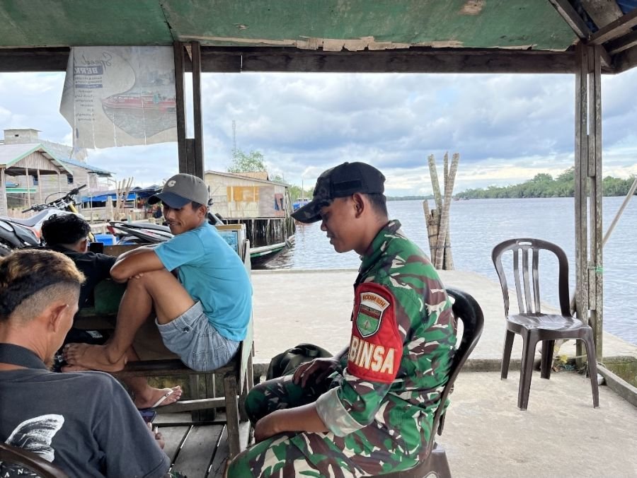 Babinsa KORAMIL 06/KTM Pratu Abdul Fikri Melaksanakan kegiatan pengawasan SDM Komduk di desa binaan.