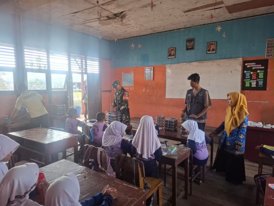 Babinsa Koramil 06/KTM Pratu Abdul Fikri Melaksanakan Kegiatan Pendampingan MBG