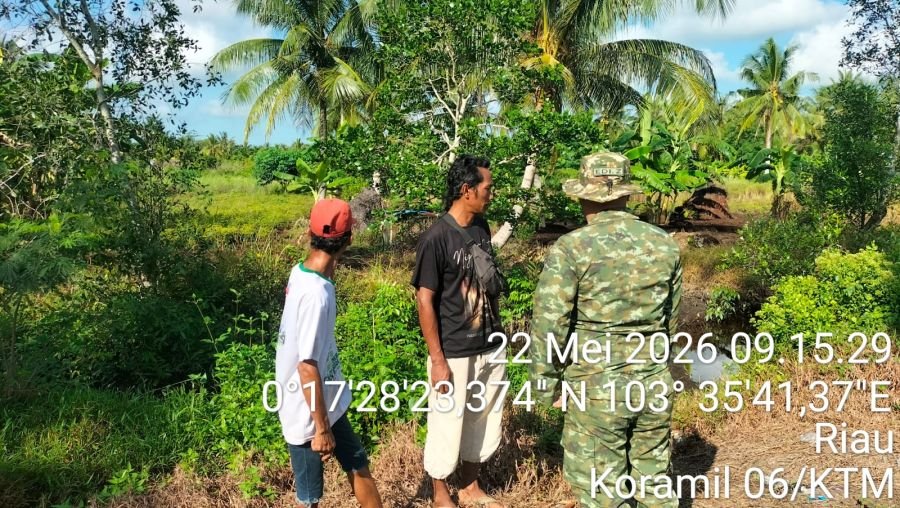 Babinsa Koramil 06/KTM Sertu Edi Zaluku Melaksanakan patroli tapal batas di wailah Koramil 06/KTM