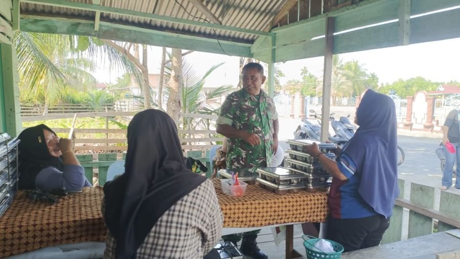 Babinsa Koramil 06/Merbau Ajak Kaum Ibu Perkuat Nilai Pancasila Lewat Komsos di Kampung Pancasila