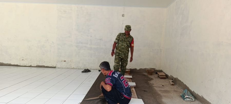 Babinsa Koramil 06/Merbau Awasi Pembangunan KDKMP di Desa Meranti Bunting.