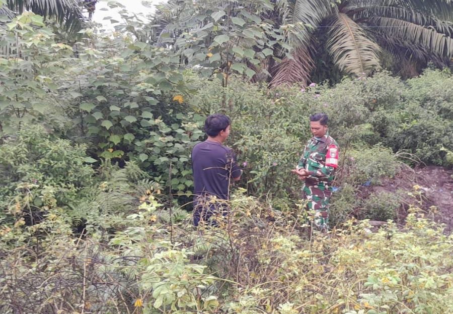Babinsa Koramil 06/Merbau Bersama Warga Patroli Karhutla, Pastikan Desa Dedap Bebas Titik Api