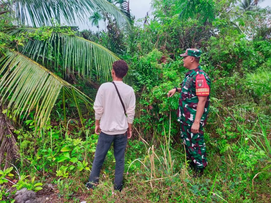 Babinsa Koramil 06/Merbau dan Masyarakat Patroli Karhutla di Desa Semukut