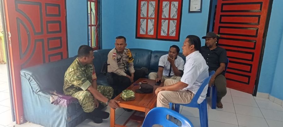 Babinsa Koramil 06/Merbau Laksanakan Komsos Bersama Masyarakat di Kelurahan Teluk Belitung