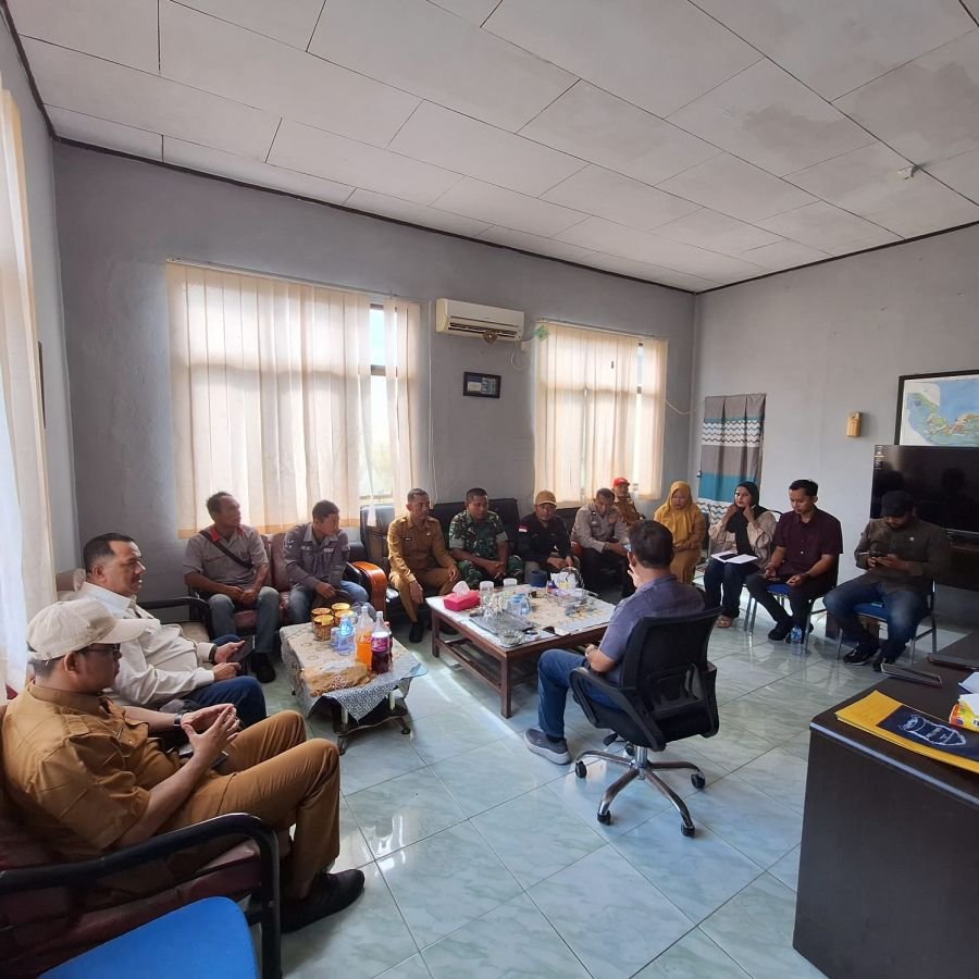 Babinsa Koramil 06/Merbau melaksanakan kegiatan Komsos bersama Masyarakat di Kampung Pancasila