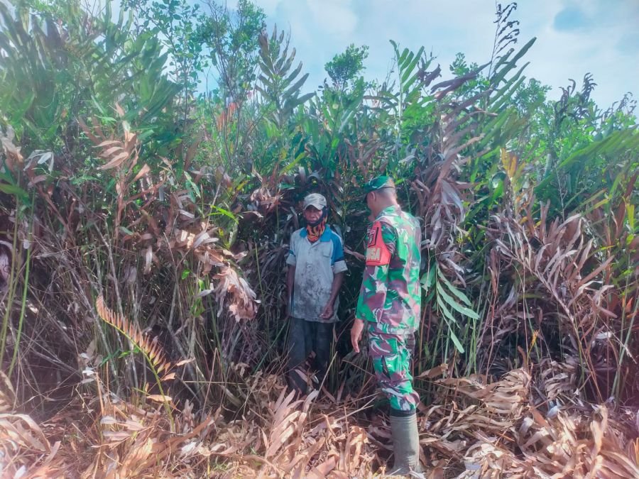 Babinsa Koramil 06/Merbau Patroli Karhutla, Tingkatkan Kesiapsiagaan di Desa Baran Melintang