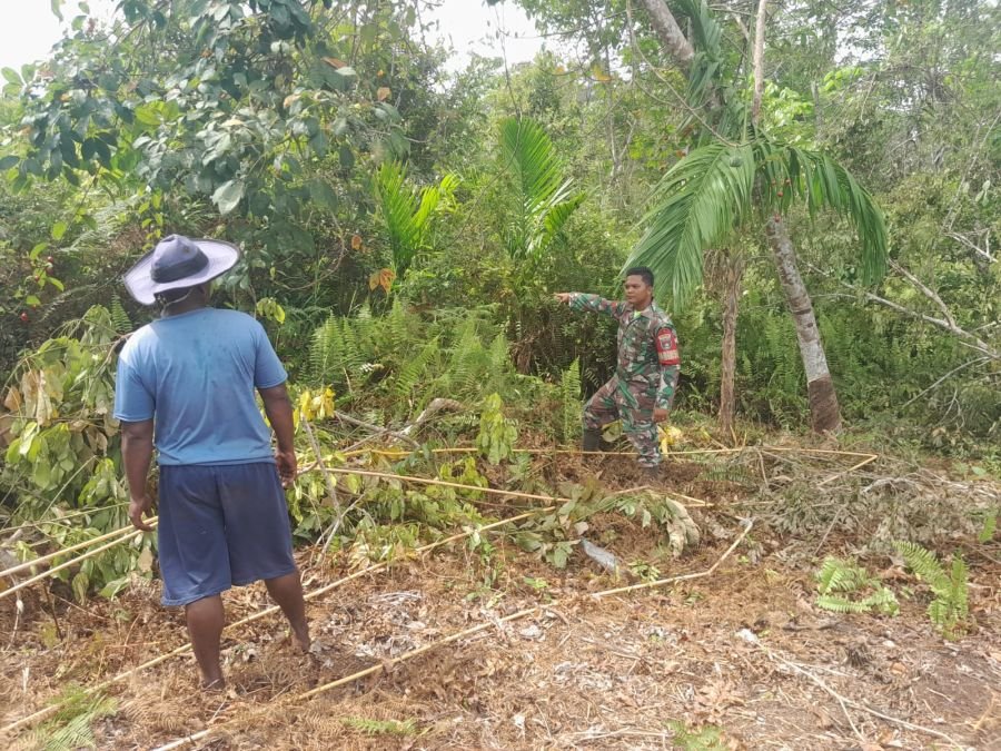 Babinsa Koramil 06/Merbau Patroli Karhutla di Desa Kudap, Pastikan Wilayah Rawan Tetap Aman