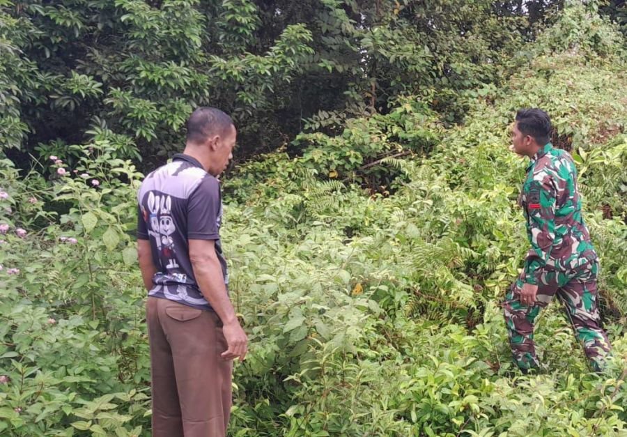 Babinsa Koramil 06/Merbau Patroli Karhutla di Desa Dedap, Ajak Warga Cegah Kebakaran Lahan