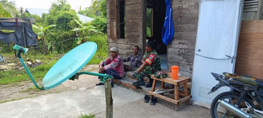 Babinsa Koramil 06/Merbau Pererat Kebersamaan Warga Melalui Komsos di Kampung Pancasila