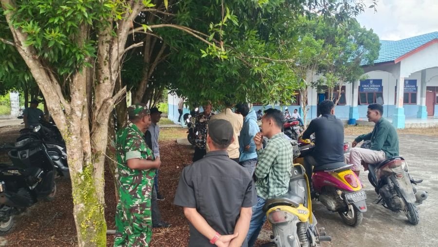 Babinsa Koramil 06/Merbau Pererat Kebersamaan Warga Lewat Komsos di Kampung Pancasila