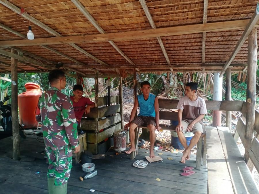 Babinsa Koramil 06/Merbau Pererat Silaturahmi dan Kebersamaan Bersama Masyarakat Kampung Pancasila