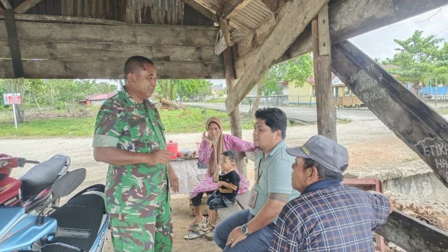 Babinsa Koramil 06/Merbau Perkuat Kebersamaan Warga Lewat Komsos di Kampung Pancasila