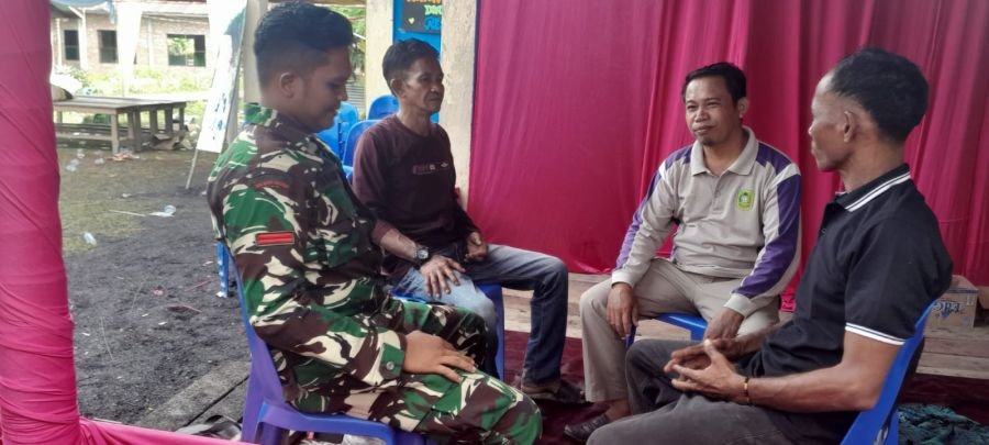 Babinsa Koramil 06/Merbau Perkuat Komsos Bersama Masyarakat di Kampung Pancasila