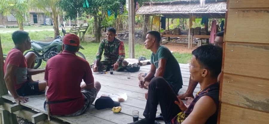 Babinsa Koramil 06/Merbau Perkuat Semangat Pancasila Lewat Komsos di Kampung Pancasila