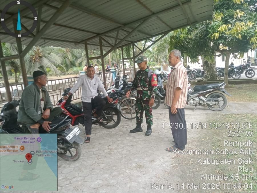 Babinsa Koramil 06/PWK Sabak Auh Gelar Komsos, Pererat Sinergi dengan Warga Kampung Rempak