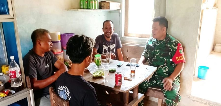 Babinsa Koramil 06/Senayang Ajak Warga Ds Mamut Tingkatkan Kepedulian Kebersihan, Keamanan Lingkunga
