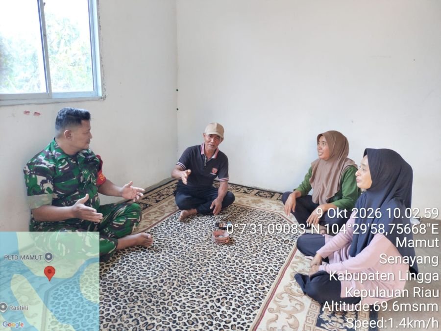 Babinsa Koramil 06/Senayang Ajak Warga Desa Mamut Jaga Kebersihan Lingkungan dan Terapkan Pola Hidup