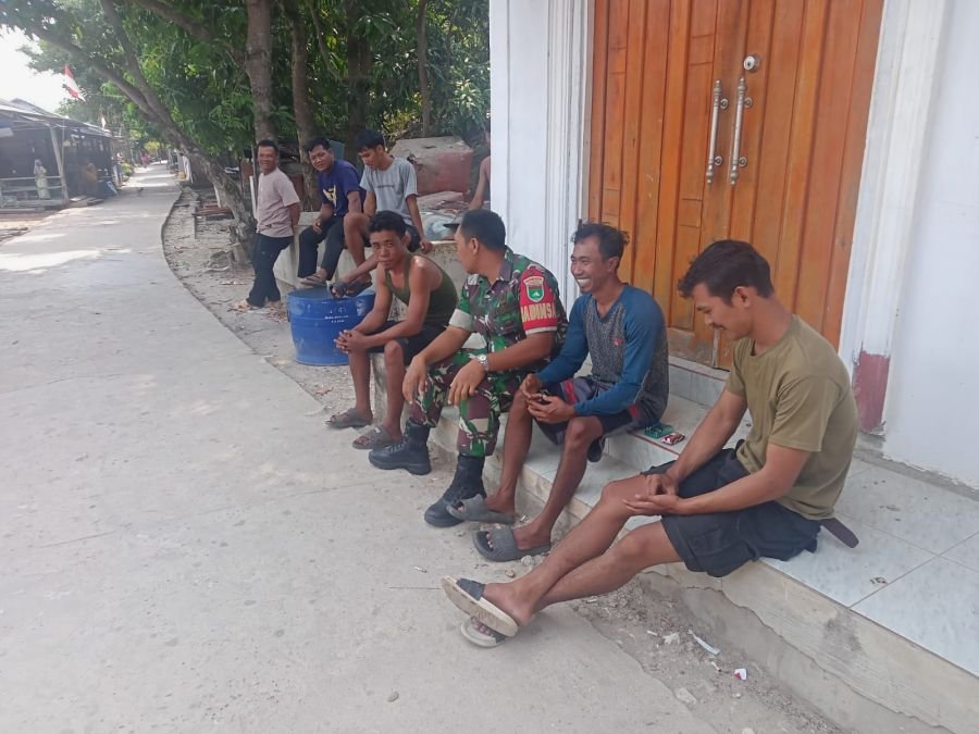 Babinsa Koramil 06/Senayang Edukasi Warga Pulau Duyung, Cegah Bahaya Narkotika dan Judi Online