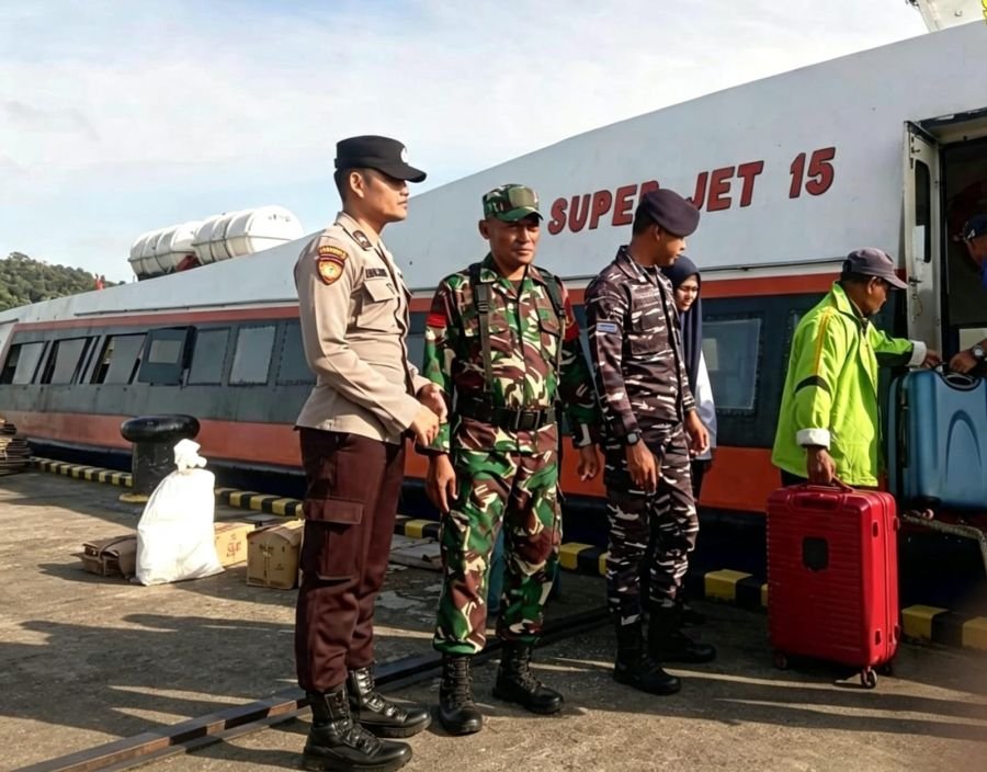 Babinsa Koramil 06/Senayang Pantau Aktivitas Pelabuhan, Pastikan Keamanan dan Keselamatan Penumpang