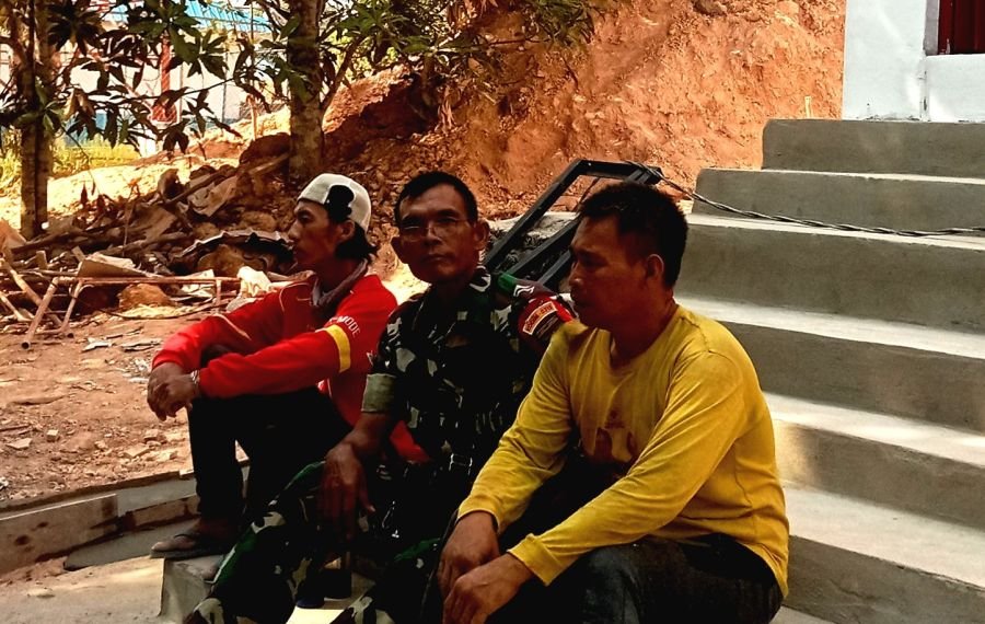 Babinsa Koramil 06/Senayang Perkuat Mitigasi Karhutla di Desa Baran