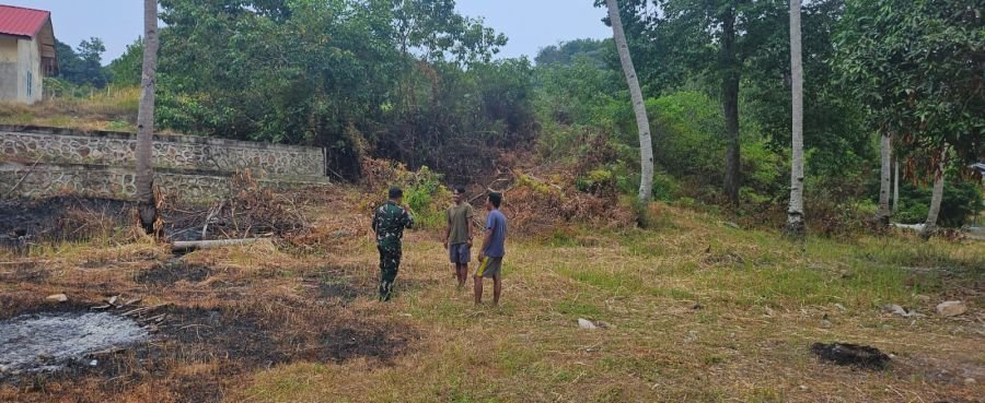 Babinsa Koramil 06/Senayang Perkuat Kesadaran Warga Desa Penaah Cegah Kebakaran dan Karhutla