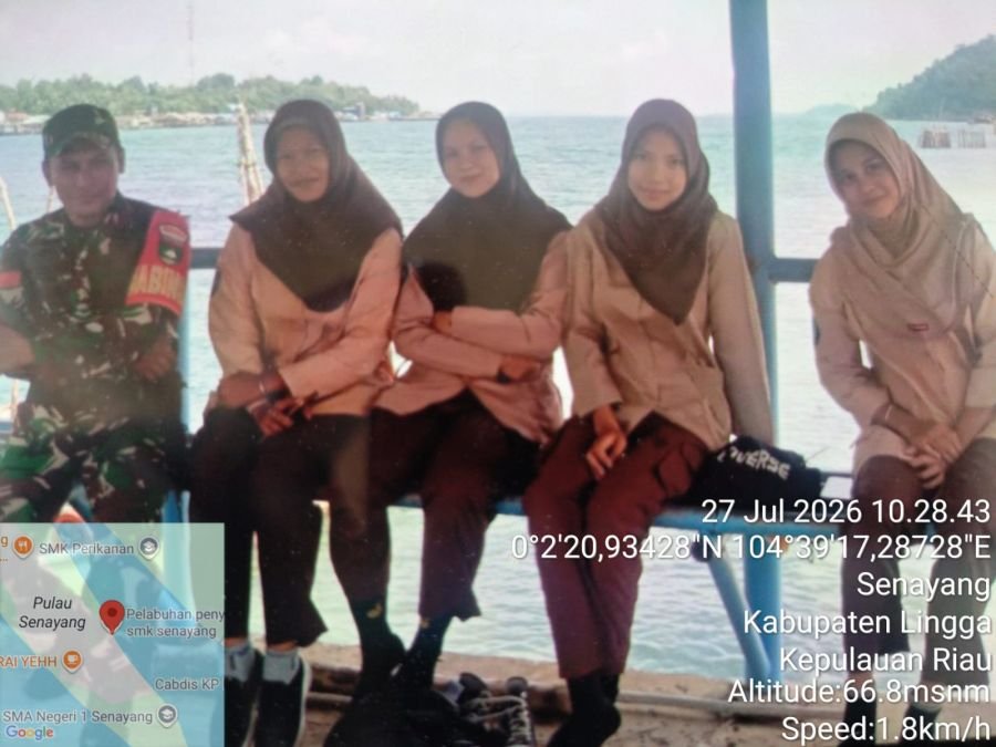 Babinsa Koramil 06/Senayang Tanamkan Literasi Digital kepada Siswi SMK Negeri 01 Senayang, Bentengi
