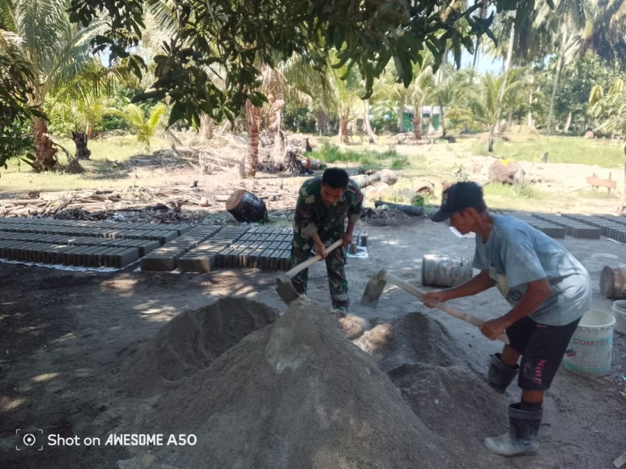 Babinsa Serasan Bantu Warga Bangun Koperasi Merah Putih