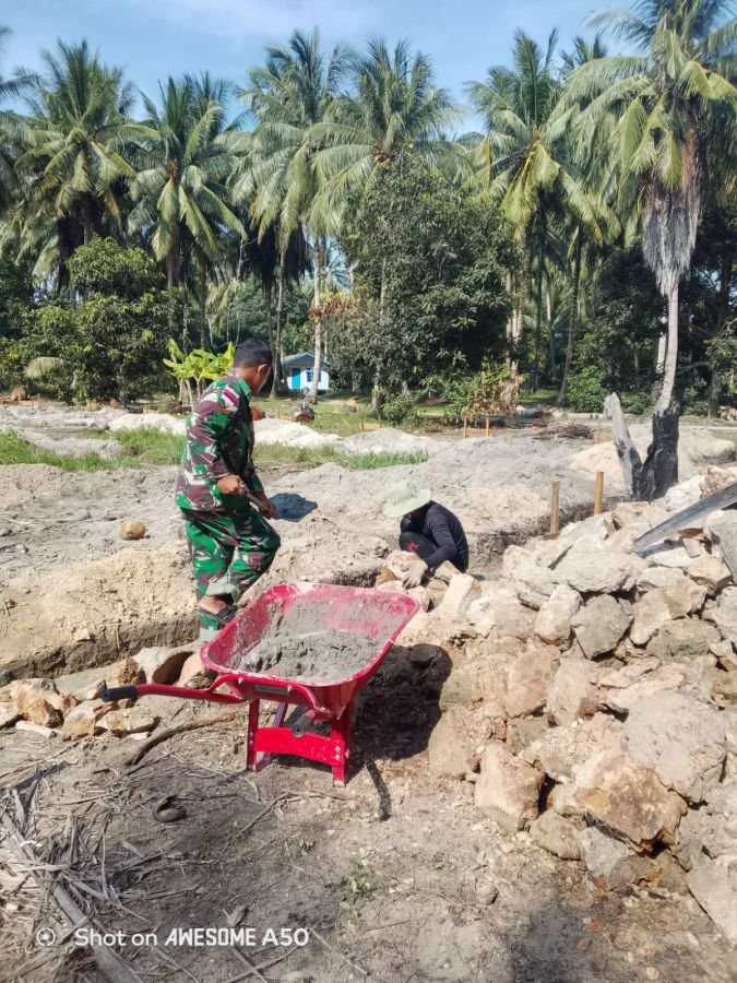 Babinsa Koramil 06/Serasan Kodim 0318/Natuna, Kopda Hafit Heriadi, melaksanakan kegiatan pengawasan