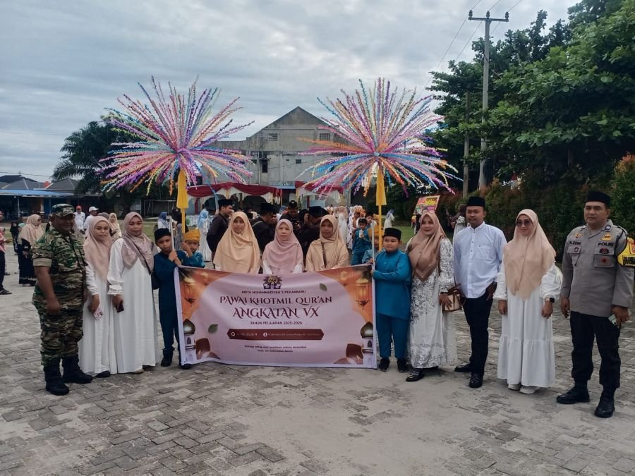 Babinsa Koramil 06/Sukajadi Amankan Pawai Khotmil Qur’an di Jalan Cipta Karya