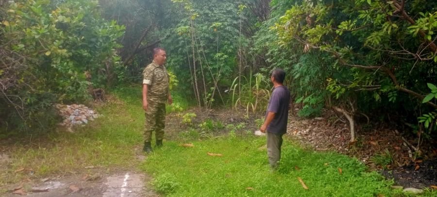 Babinsa Koramil 06/Sukajadi Bersama Petugas LPS Cari Solusi Penataan Sampah di Lingkungan Warga