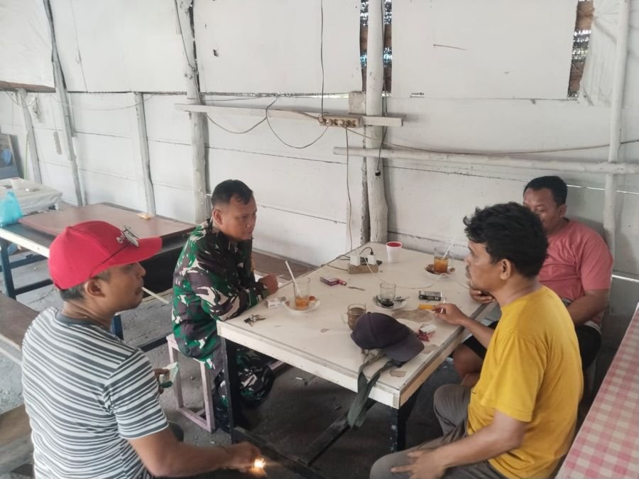 Babinsa Koramil 06/Sukajadi Dekat dengan Warga, Sampaikan Pesan Anti Judi