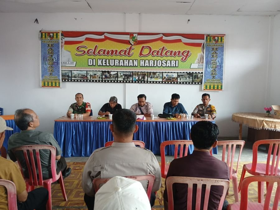 Babinsa Koramil 06/Sukajadi Dukung Persiapan MTQ Tingkat Kelurahan Harjosari