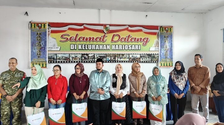 Babinsa Koramil 06/Sukajadi Hadiri Penyerahan Bantuan Alat Kesehatan CSR BRKS untuk Posyandu Harjosa