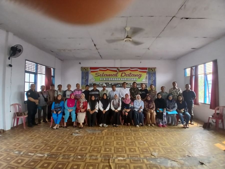 Babinsa Koramil 06/Sukajadi Hadiri Perkenalan Lurah Harjosari dan Penyerahan SK Ketua RT/RW