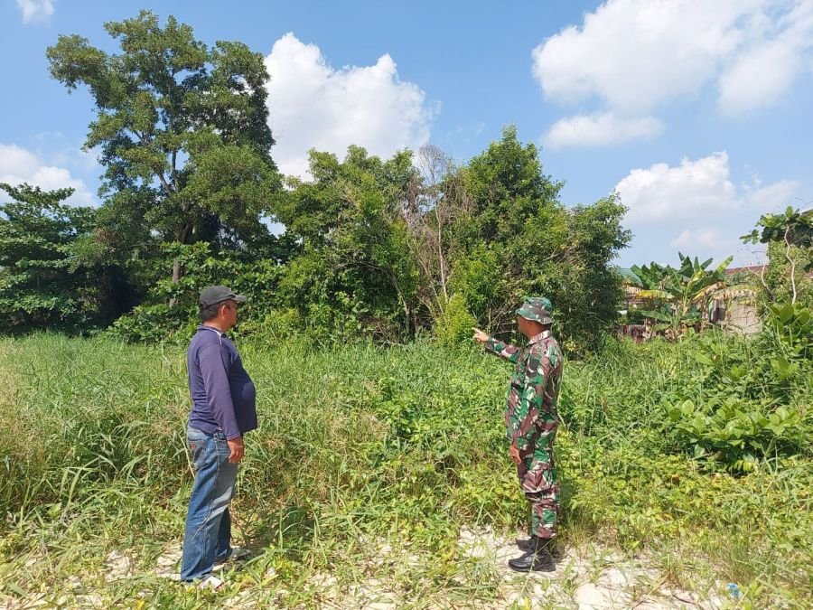 Babinsa Koramil 06/Sukajadi Intensif Patroli, Wilayah Air Putih Dipastikan Aman dari Karhutla