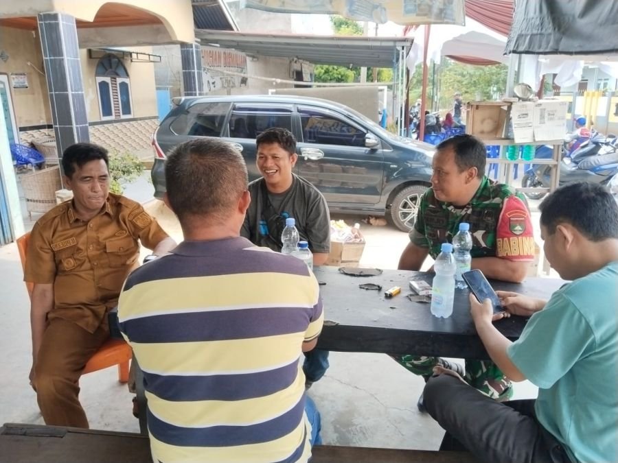 Babinsa Koramil 06/Sukajadi Jalin Komsos Bersama Lurah dan Warga, Serap Informasi Wilayah