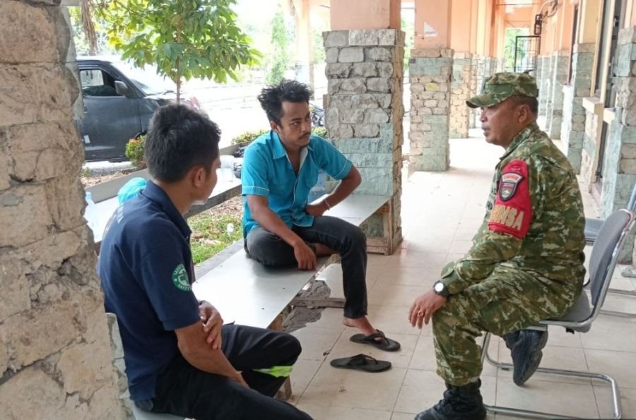 Babinsa Koramil 06/Sukajadi Pererat Silaturahmi dengan Warga Melalui Komsos Humanis di Wilayah Binaa