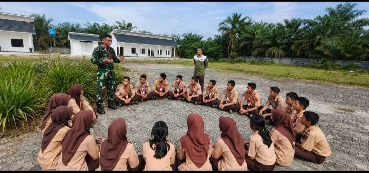 Babinsa Koramil 06/Sukajadi Perkuat Karakter Generasi Muda Melalui Pembinaan Pramuka