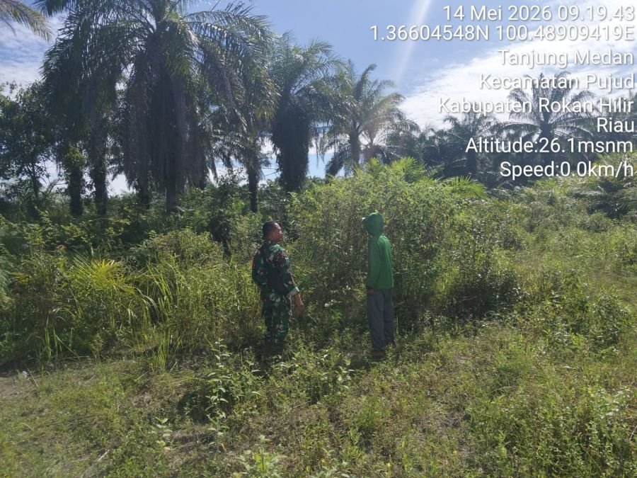 Babinsa Koramil 06/Tanjung Medan Bersama Warga Gencarkan Patroli Karhutla di Tengah Teriknya Kemarau
